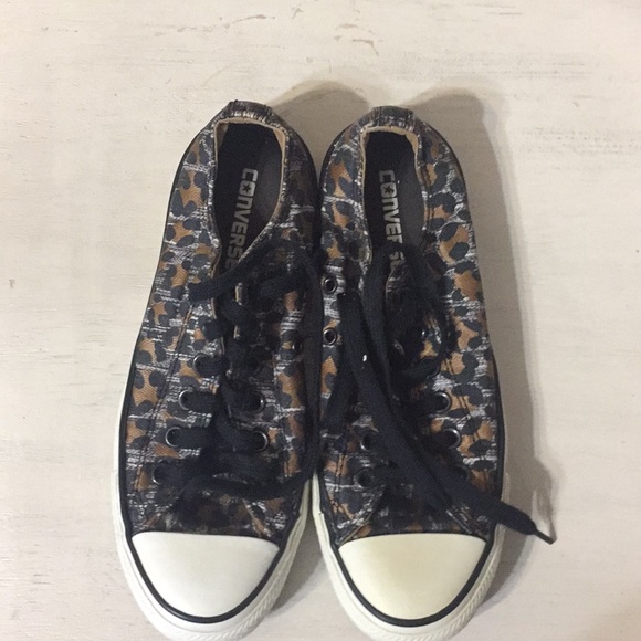 Shoes - Leopard converse